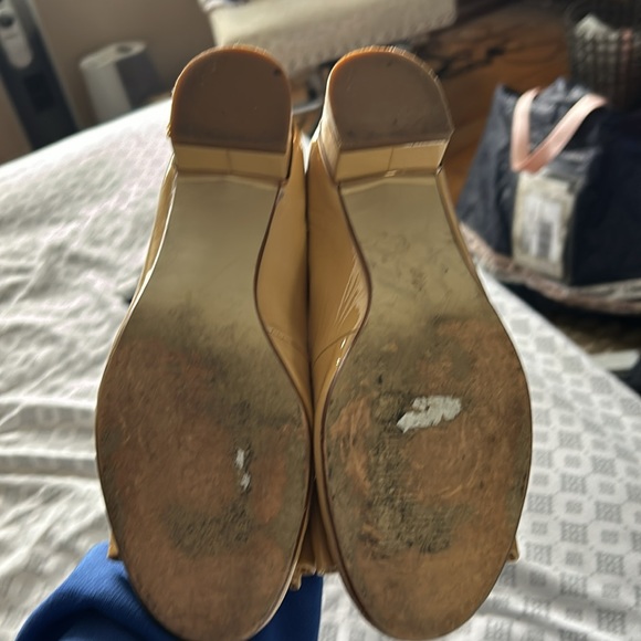 Bound Beige Patent Leather Block Heels - 9 - Picture 6 of 7